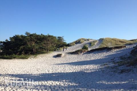 Den dejlige strand nær luksushus 347 ved Bornholm.