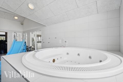 Der er spabad og 7 soveværelser i luksushus nr. 348.