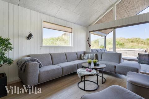 Sofaen i luksushus 348 i Vestjylland indbyder til brætspil eller at se en film sammen.