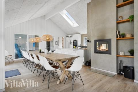 Det store lyse opholdrum i luksushus nr. 348 til 20.