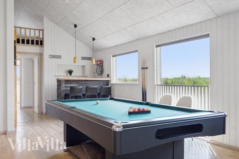 Luksushus 348 til 20 personer byder på et stort aktivitetsrum med bl.a. billard og dart