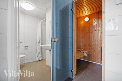 Luksushus nr. 348 er blandt andet udstyrret med en dejlig sauna.