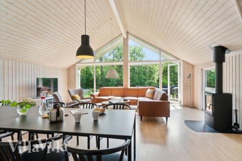 Det store lyse opholdrum i luksushus nr. 352 til 14.