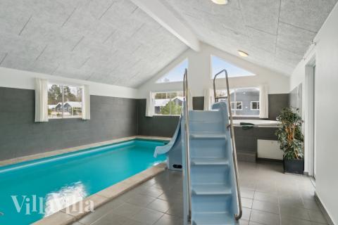 Den lækre pool i luksushuse nr. 351 til 22 personer