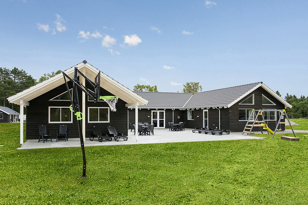 Dette store pool-sommerhus ligger ved det skønne Asserbo -  mellem Tisvildeleje og Liseleje