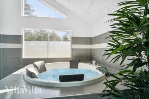 Nyd varmen i spaen i luksushus nr. 350 i Nordsjælland