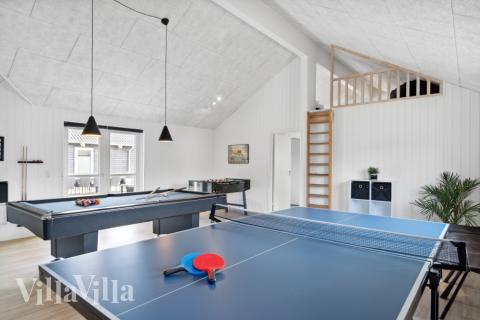 Luksushus 350 til 24 personer byder på et stort aktivitetsrum med bl.a. billard og dart