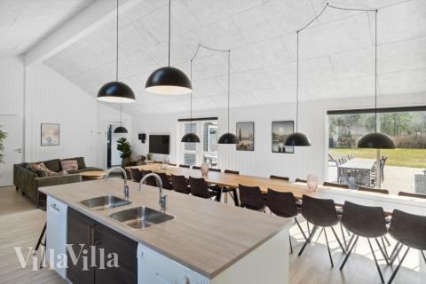 Køkkenet i luksushus nr. 350 er godt indrettet.