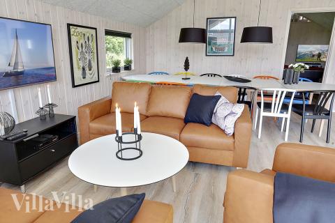 Det store lyse opholdrum i luksushus nr. 349 til 14.