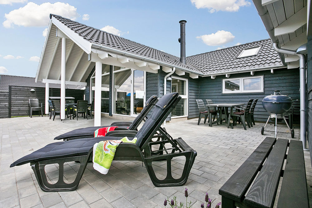 Luksushus nr. 353 har en dejlig terrasse med gode havemøbler til 14 personer.