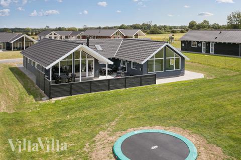 Nær Skåstrups dejlige strand og Nordfyns mange aktiviteter ligger dette skønne sommerhus med masser af muligheder for både aktiviteter og afslapning.