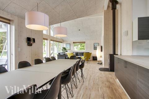 Opholdsrum med plads til 18 i luksushus nr. 355.