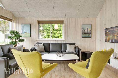 Det store lyse opholdrum i luksushus nr. 355 til 18.