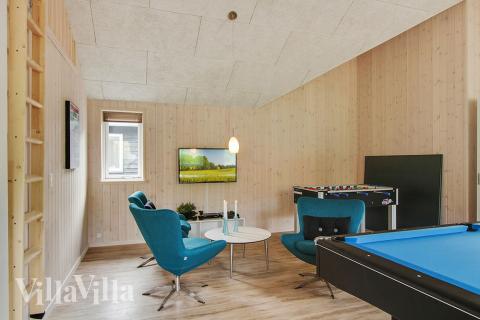 Luksushus 355 til 18 personer byder på et stort aktivitetsrum med bl.a. billard og dart