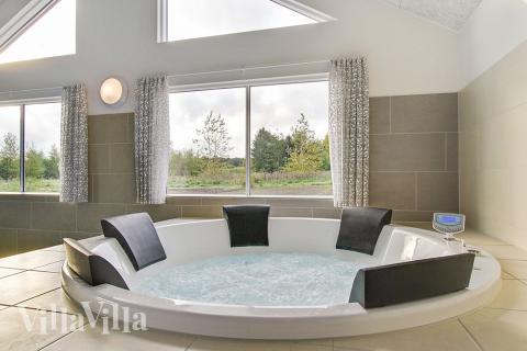 Nyd varmen i spaen i luksushus nr. 356 i Østjylland