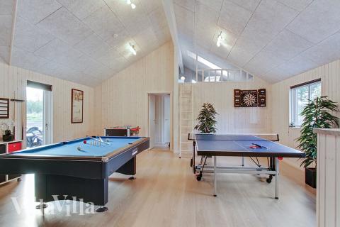 Aktivitetsrum i luksushus nr. 356 med 8 soveværelser og plads til 20 personer.