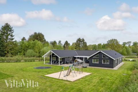 Dette skønne poolhus nr. 356 med plads til 20 personer ligger i Østjylland