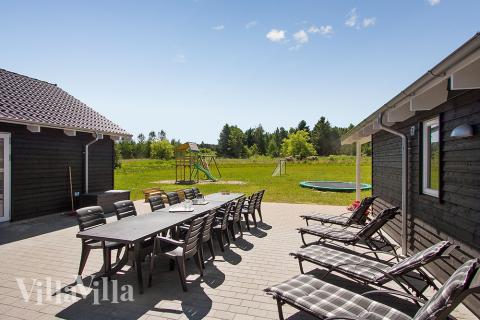 Luksushus nr. 356 har en dejlig terrasse med gode havemøbler til 20 personer.