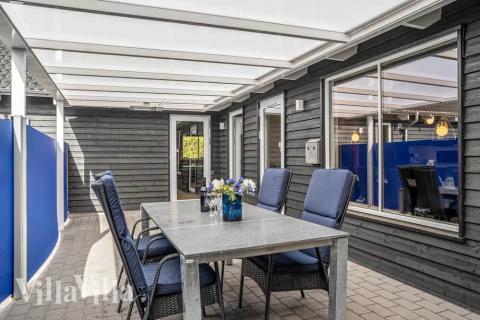 Nyd en grillaften på terrassen i luksushus nr. 356 i Østjylland
