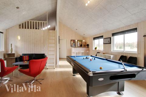 Ud over de mange timer, man kan bruge i husets pool-afdeling, så byder luksushus 358 også på billard/bordtennis og dart