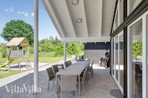 Luksushus nr. 358 har en dejlig terrasse med gode havemøbler til 18 personer.