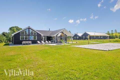 Flot sommerhus nr. 358 med god plads til op til 18 personer