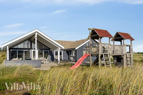 Nyd en grillaften på terrassen i luksushus nr. 357 i Vestjylland