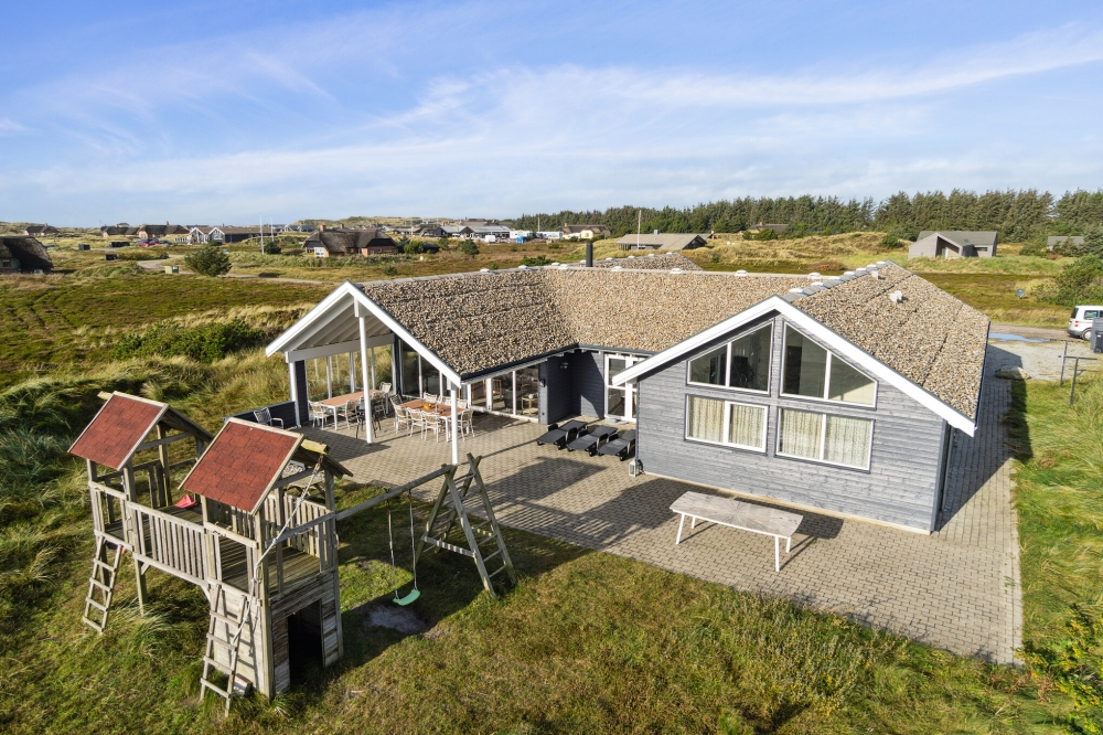 Flot sommerhus nr. 357 med god plads til op til 18 personer