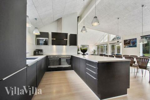 Køkkenet i luksushus nr. 361 er udstyrret, så I let kan lave mad til 18 personer.