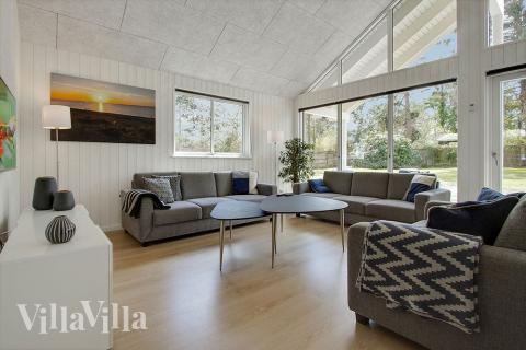 Det store lyse opholdrum i luksushus nr. 361 til 18.