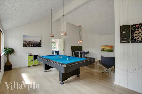 Luksushus 361 til 18 personer byder på et stort aktivitetsrum med bl.a. billard og dart