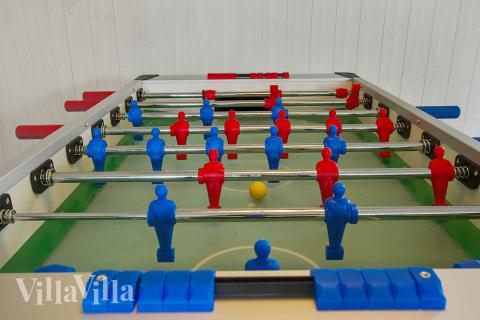 Dyst i sommerhusets aktivitetsrum, når I besøger luksushus nr. 361 i Nordsjælland.