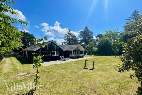 Ud over de mange timer, man kan bruge i husets pool-afdeling, så byder luksushus 361 også på mange udendørs aktiviteter