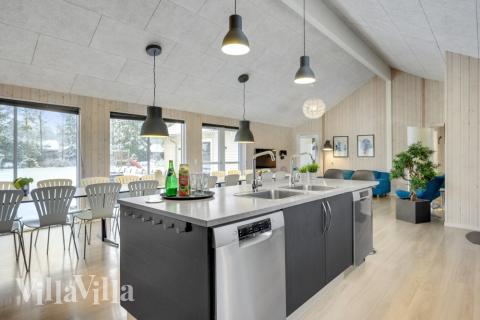 Køkkenet i luksushus nr. 362 er udstyrret, så I let kan lave mad til 24 personer.