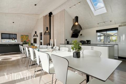 Det store lyse opholdrum i luksushus nr. 363 til 20.