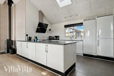 Køkkenet i luksushus nr. 363 er udstyrret, så I let kan lave mad til 20 personer.