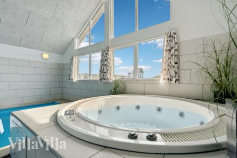 Nyd varmen i spaen i luksushus nr. 363 i Vestjylland