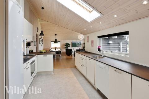 Køkkenet i luksushus nr. 366 er udstyrret, så I let kan lave mad til 14 personer.