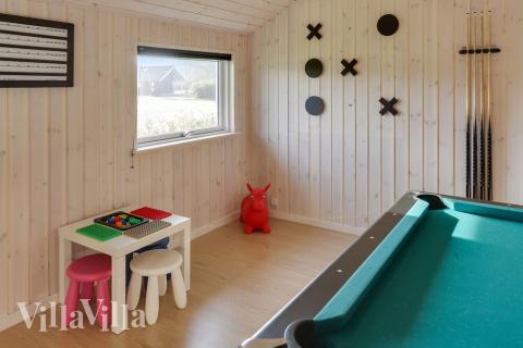 Luksushus 366 til 14 personer byder på et stort aktivitetsrum med bl.a. billard og dart