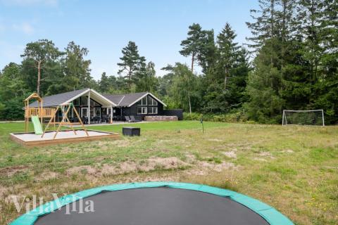 Ud over de mange timer, man kan bruge i husets pool-afdeling, så byder luksushus 365 også på mange udendørs aktiviteter