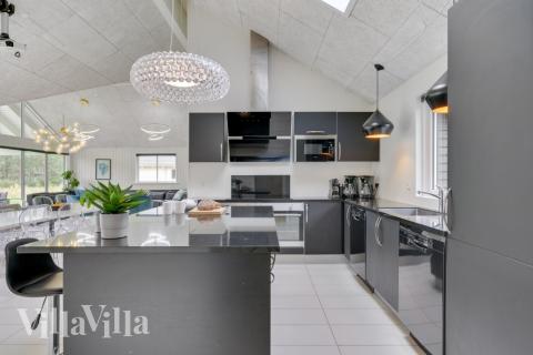 Køkkenet i luksushus nr. 365 er godt indrettet.