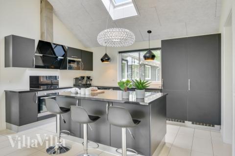 Køkkenet i luksushus nr. 365 er udstyrret, så I let kan lave mad til 20 personer.