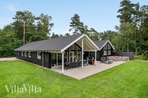 I Nordsjælland ligger dette fine poolhus nr. 365 med plads til 20 personer.