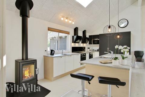 Køkkenet i luksushus nr. 370 er udstyrret, så I let kan lave mad til 20 personer.