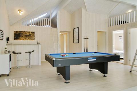 Aktivitetsrum i luksushus nr. 370 med 8 soveværelser og plads til 20 personer.