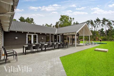 Luksushus nr. 370 har en dejlig terrasse med gode havemøbler til 20 personer.