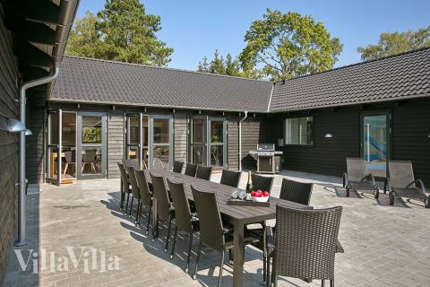 Luksushus nr. 369 har en dejlig terrasse med gode havemøbler til 20 personer.