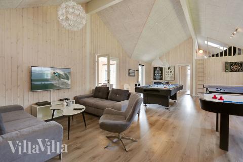 Aktivitetsrum i luksushus nr. 369 med 8 soveværelser og plads til 20 personer.