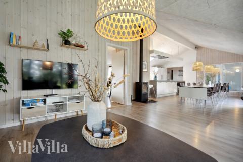 Sofaen i luksushus 371 i Vestjylland indbyder til brætspil eller at se en film sammen.