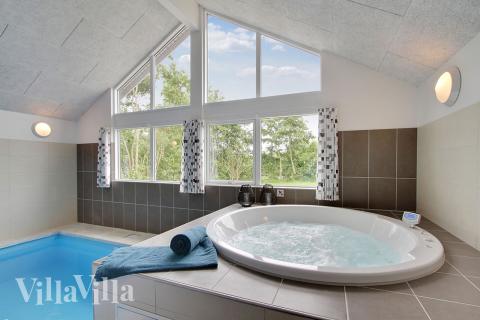 Nyd varmen i spaen i luksushus nr. 372 i Vestjylland